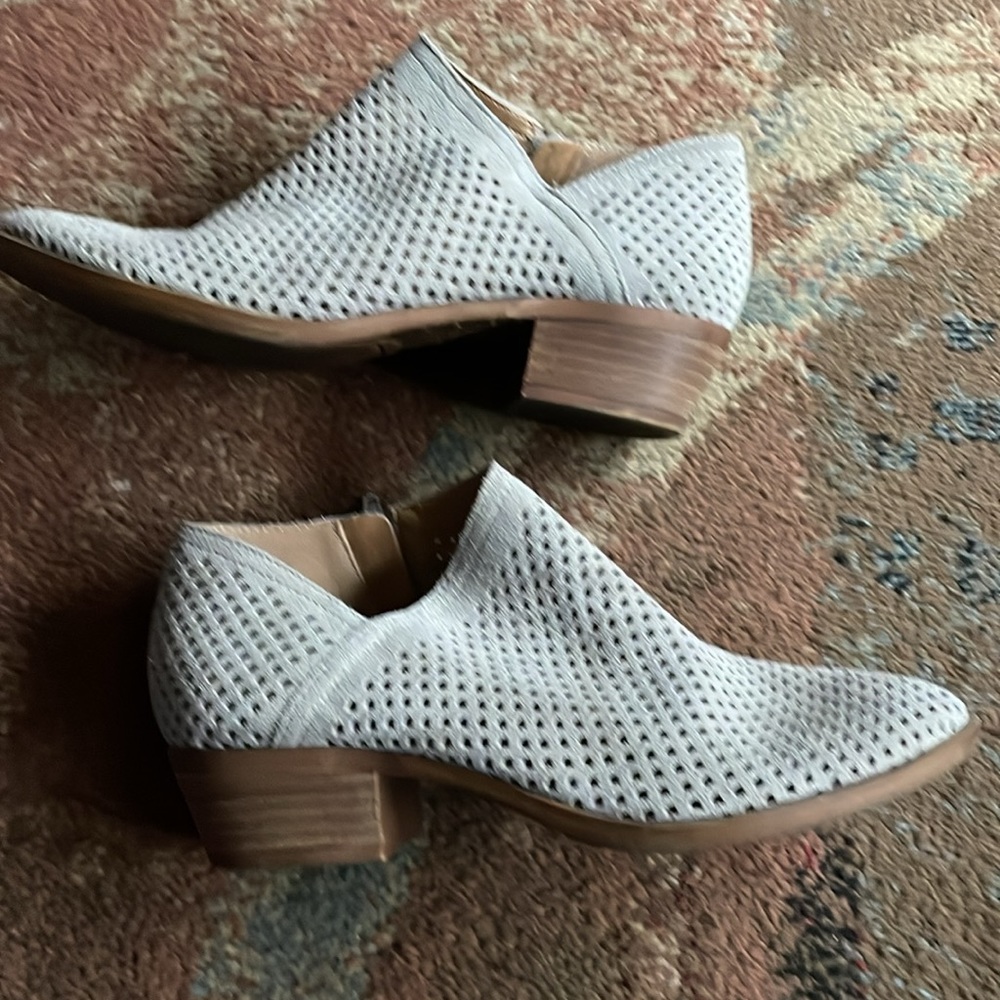 Women’s size 7M LUCKY BRAND LP-BAYLAH2 ANKLE BOOTS - Picture 3 of 7